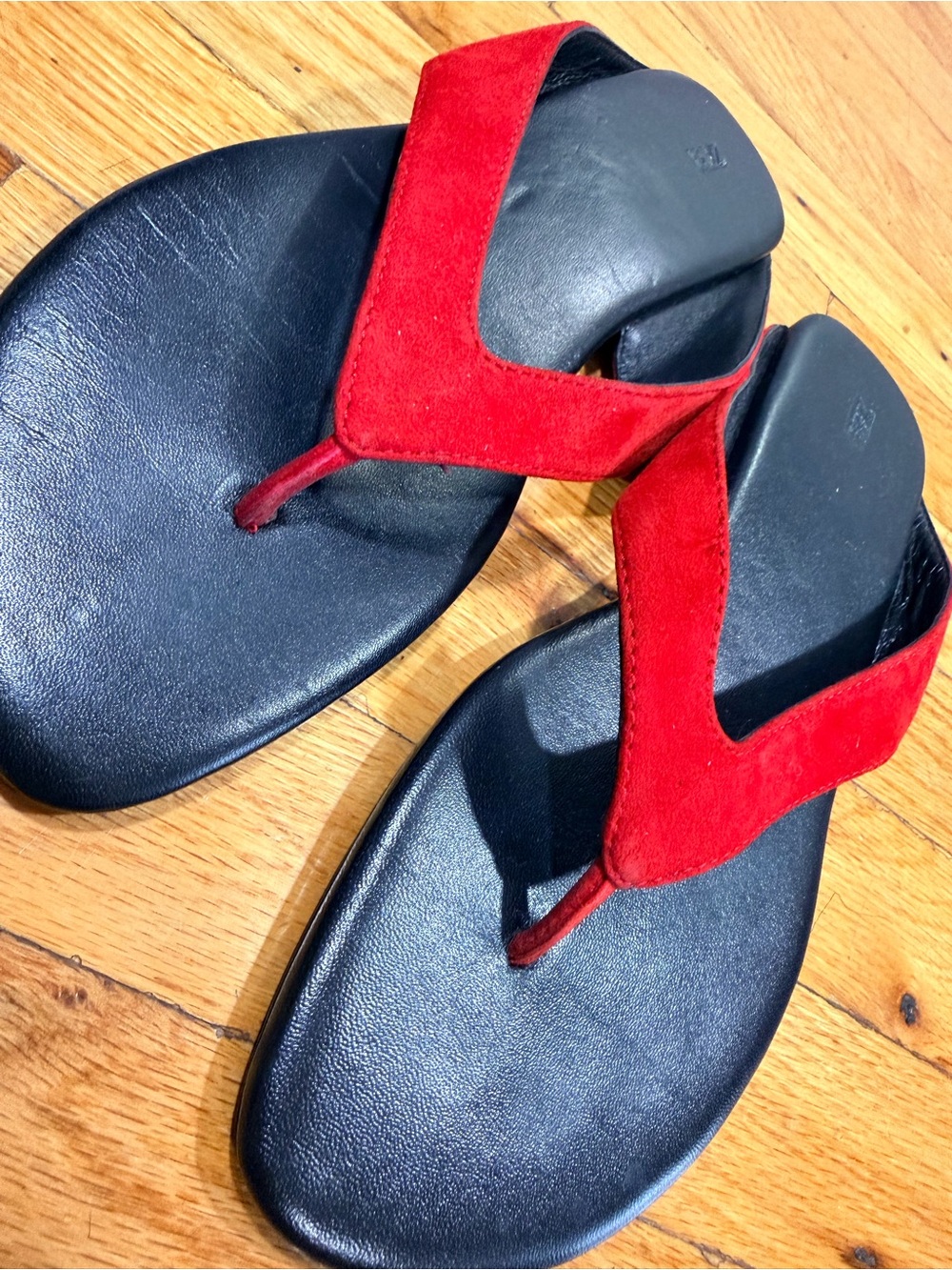 Zara Women’s Red Suede Thong Sandals